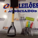 LOTE 015 - 01 CONJUNTO PARA JARDINAGEM E 01 MINI PÁ PARA ACAMPAMENTO. (NO ESTADO) ATENÇÃO! FAZER A VISITAÇÃO ANTES DE ARREMATAR, NÃO SABEMOS SE FUNCIONA. LEILÃO NÃO TEM GARANTIA E NEM DEVOLUÇÃO, SUJEITO A POSSÍVEIS AVARIAS VISÍVEIS/OCULTAS E/OU AUSÊNCIA DE COMPONENTES.