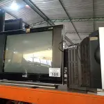 LOTE 105 - 02 TV’S DE TUBO MARCAS E MODELOS DIVERSOS PARA RETIRADA DE PEÇAS. (NO ESTADO) ATENÇÃO! FAZER A VISITAÇÃO ANTES DE ARREMATAR, NÃO SABEMOS SE FUNCIONA. LEILÃO NÃO TEM GARANTIA E NEM DEVOLUÇÃO, SUJEITO A POSSÍVEIS AVARIAS VISÍVEIS/OCULTAS E/OU AUSÊNCIA DE COMPONENTES.
