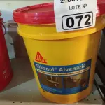 LOTE 072 - 01 BALDE DE SIKANOL ALVENARIA, ADITIVO PLASTIFICANTE PARA ARGAMASSA DE ASSENTAMENTO E REBOCO. (NO ESTADO) ATENÇÃO! FAZER A VISITAÇÃO ANTES DE ARREMATAR, NÃO SABEMOS SE FUNCIONA. LEILÃO NÃO TEM GARANTIA E NEM DEVOLUÇÃO, SUJEITO A POSSÍVEIS AVARIAS VISÍVEIS/OCULTAS E/OU AUSÊNCIA DE COMPONENTES.
