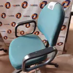 LOTE 182 - 01 CADEIRA DE ESCRITÓRIO COM BASE GIRATÓRIA. (NO ESTADO) ATENÇÃO! FAZER A VISITAÇÃO ANTES DE ARREMATAR, NÃO SABEMOS SE FUNCIONA. LEILÃO NÃO TEM GARANTIA E NEM DEVOLUÇÃO, SUJEITO A POSSÍVEIS AVARIAS VISÍVEIS/OCULTAS E/OU AUSÊNCIA DE COMPONENTES.