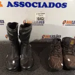 LOTE 042 - 02 PARAS DE BOTAS SENDO 01 DE MOTOCICLISTA MARCA MONDEO Nº41 E 01 ADVENTURE Nº39. (NO ESTADO) ATENÇÃO! FAZER A VISITAÇÃO ANTES DE ARREMATAR, NÃO SABEMOS SE FUNCIONA. LEILÃO NÃO TEM GARANTIA E NEM DEVOLUÇÃO, SUJEITO A POSSÍVEIS AVARIAS VISÍVEIS/OCULTAS E/OU AUSÊNCIA DE COMPONENTES.