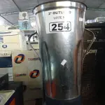 LOTE 254 - 01 LIQUIDIFICADOR INDUSTRIAL MARCA POLI. (NO ESTADO) ATENÇÃO! FAZER A VISITAÇÃO ANTES DE ARREMATAR, NÃO SABEMOS SE FUNCIONA. LEILÃO NÃO TEM GARANTIA E NEM DEVOLUÇÃO, SUJEITO A POSSÍVEIS AVARIAS VISÍVEIS/OCULTAS E/OU AUSÊNCIA DE COMPONENTES.
