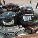 LOTE 132 - 10 APARELHOS DE SOM MARCAS E MODELOS DIVERSOS. (NO ESTADO) ATENÇÃO! FAZER A VISITAÇÃO ANTES DE ARREMATAR, NÃO SABEMOS SE FUNCIONA. LEILÃO NÃO TEM GARANTIA E NEM DEVOLUÇÃO, SUJEITO A POSSÍVEIS AVARIAS VISÍVEIS/OCULTAS E/OU AUSÊNCIA DE COMPONENTES.
