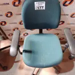 LOTE 177 - 01 CADEIRA DE ESCRITÓRIO COM BASE GIRATÓRIA. (NO ESTADO) ATENÇÃO! FAZER A VISITAÇÃO ANTES DE ARREMATAR, NÃO SABEMOS SE FUNCIONA. LEILÃO NÃO TEM GARANTIA E NEM DEVOLUÇÃO, SUJEITO A POSSÍVEIS AVARIAS VISÍVEIS/OCULTAS E/OU AUSÊNCIA DE COMPONENTES.