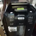 LOTE 091 - 01 FRAGMENTADORA DE PAPEL 127V. (NO ESTADO) ATENÇÃO! FAZER A VISITAÇÃO ANTES DE ARREMATAR, NÃO SABEMOS SE FUNCIONA. LEILÃO NÃO TEM GARANTIA E NEM DEVOLUÇÃO, SUJEITO A POSSÍVEIS AVARIAS VISÍVEIS/OCULTAS E/OU AUSÊNCIA DE COMPONENTES.