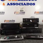 LOTE 065 - 01 LOTE COM VÁRIOS APARELHOS DE SOM AUTOMOTIVO MARCAS E MODELOS DIVERSOS. (NO ESTADO) ATENÇÃO! FAZER A VISITAÇÃO ANTES DE ARREMATAR, NÃO SABEMOS SE FUNCIONA. LEILÃO NÃO TEM GARANTIA E NEM DEVOLUÇÃO, SUJEITO A POSSÍVEIS AVARIAS VISÍVEIS/OCULTAS E/OU AUSÊNCIA DE COMPONENTES.