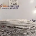 LOTE 140 - 01 ROLO DE CABO FLEXÍVEL 100M 2,5MM NA COR BRANCA. (NO ESTADO) ATENÇÃO! FAZER A VISITAÇÃO ANTES DE ARREMATAR, NÃO SABEMOS SE FUNCIONA. LEILÃO NÃO TEM GARANTIA E NEM DEVOLUÇÃO, SUJEITO A POSSÍVEIS AVARIAS VISÍVEIS/OCULTAS E/OU AUSÊNCIA DE COMPONENTES.