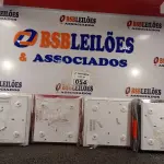 LOTE 054 - 04 PLAFONS DE SOBREPOR 20X20. (NO ESTADO) ATENÇÃO! FAZER A VISITAÇÃO ANTES DE ARREMATAR, NÃO SABEMOS SE FUNCIONA. LEILÃO NÃO TEM GARANTIA E NEM DEVOLUÇÃO, SUJEITO A POSSÍVEIS AVARIAS VISÍVEIS/OCULTAS E/OU AUSÊNCIA DE COMPONENTES.