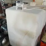 LOTE 209 - 02 RESERVATÓRIOS DE PLÁSTICO. (NO ESTADO) ATENÇÃO! FAZER A VISITAÇÃO ANTES DE ARREMATAR, NÃO SABEMOS SE FUNCIONA. LEILÃO NÃO TEM GARANTIA E NEM DEVOLUÇÃO, SUJEITO A POSSÍVEIS AVARIAS VISÍVEIS/OCULTAS E/OU AUSÊNCIA DE COMPONENTES.
