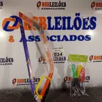 LOTE 034 - 01 CONJUNTO PARA JARDINAGEM E 01 ARCO DE SERRA 20”. (NO ESTADO) ATENÇÃO! FAZER A VISITAÇÃO ANTES DE ARREMATAR, NÃO SABEMOS SE FUNCIONA. LEILÃO NÃO TEM GARANTIA E NEM DEVOLUÇÃO, SUJEITO A POSSÍVEIS AVARIAS VISÍVEIS/OCULTAS E/OU AUSÊNCIA DE COMPONENTES.