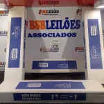LOTE 275 - 04 LUMINÁRIAS DE EMBUTIR MARCAS EDIBRAZ. (NO ESTADO) ATENÇÃO! FAZER A VISITAÇÃO ANTES DE ARREMATAR, NÃO SABEMOS SE FUNCIONA. LEILÃO NÃO TEM GARANTIA E NEM DEVOLUÇÃO, SUJEITO A POSSÍVEIS AVARIAS VISÍVEIS/OCULTAS E/OU AUSÊNCIA DE COMPONENTES.