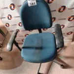 LOTE 184 - 01 CADEIRA DE ESCRITÓRIO COM BASE GIRATÓRIA. (NO ESTADO) ATENÇÃO! FAZER A VISITAÇÃO ANTES DE ARREMATAR, NÃO SABEMOS SE FUNCIONA. LEILÃO NÃO TEM GARANTIA E NEM DEVOLUÇÃO, SUJEITO A POSSÍVEIS AVARIAS VISÍVEIS/OCULTAS E/OU AUSÊNCIA DE COMPONENTES.