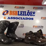LOTE 042 - 02 PARAS DE BOTAS SENDO 01 DE MOTOCICLISTA MARCA MONDEO Nº41 E 01 ADVENTURE Nº39. (NO ESTADO) ATENÇÃO! FAZER A VISITAÇÃO ANTES DE ARREMATAR, NÃO SABEMOS SE FUNCIONA. LEILÃO NÃO TEM GARANTIA E NEM DEVOLUÇÃO, SUJEITO A POSSÍVEIS AVARIAS VISÍVEIS/OCULTAS E/OU AUSÊNCIA DE COMPONENTES.