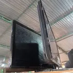 LOTE 104 - 02 TV’S MARCAS E MODELOS DIVERSOS PARA RETIRADA DE PEÇAS. (NO ESTADO) ATENÇÃO! FAZER A VISITAÇÃO ANTES DE ARREMATAR, NÃO SABEMOS SE FUNCIONA. LEILÃO NÃO TEM GARANTIA E NEM DEVOLUÇÃO, SUJEITO A POSSÍVEIS AVARIAS VISÍVEIS/OCULTAS E/OU AUSÊNCIA DE COMPONENTES.