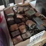 LOTE 077 - 01 LOTE COM VÁRIOS CAPACITORES ANTIGOS MARCAS E MODELOS DIVERSOS. (NO ESTADO) ATENÇÃO! FAZER A VISITAÇÃO ANTES DE ARREMATAR, NÃO SABEMOS SE FUNCIONA. LEILÃO NÃO TEM GARANTIA E NEM DEVOLUÇÃO, SUJEITO A POSSÍVEIS AVARIAS VISÍVEIS/OCULTAS E/OU AUSÊNCIA DE COMPONENTES.