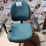 LOTE 176 - 01 CADEIRA DE ESCRITÓRIO COM BASE GIRATÓRIA. (NO ESTADO) ATENÇÃO! FAZER A VISITAÇÃO ANTES DE ARREMATAR, NÃO SABEMOS SE FUNCIONA. LEILÃO NÃO TEM GARANTIA E NEM DEVOLUÇÃO, SUJEITO A POSSÍVEIS AVARIAS VISÍVEIS/OCULTAS E/OU AUSÊNCIA DE COMPONENTES.