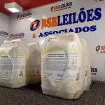 LOTE 129 - 10 LITROS DE DESINFETANTE HOSPITALAR PARA SUPERFÍCIES FIXAS E ARTIGOS NÃO CRÍTICOS E 10 LITROS DE REMOVEDOR DE CERAS E ACABAMENTOS. (NO ESTADO) ATENÇÃO! FAZER A VISITAÇÃO ANTES DE ARREMATAR, NÃO SABEMOS SE FUNCIONA. LEILÃO NÃO TEM GARANTIA E NEM DEVOLUÇÃO, SUJEITO A POSSÍVEIS AVARIAS VISÍVEIS/OCULTAS E/OU AUSÊNCIA DE COMPONENTES.
