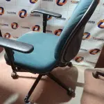 LOTE 176 - 01 CADEIRA DE ESCRITÓRIO COM BASE GIRATÓRIA. (NO ESTADO) ATENÇÃO! FAZER A VISITAÇÃO ANTES DE ARREMATAR, NÃO SABEMOS SE FUNCIONA. LEILÃO NÃO TEM GARANTIA E NEM DEVOLUÇÃO, SUJEITO A POSSÍVEIS AVARIAS VISÍVEIS/OCULTAS E/OU AUSÊNCIA DE COMPONENTES.