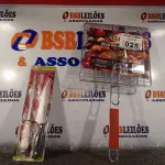 LOTE 025 - 01 KIT CHURRASCO E 01 GRELHA PARA CHURRASQUEIRA. (NO ESTADO) ATENÇÃO! FAZER A VISITAÇÃO ANTES DE ARREMATAR, NÃO SABEMOS SE FUNCIONA. LEILÃO NÃO TEM GARANTIA E NEM DEVOLUÇÃO, SUJEITO A POSSÍVEIS AVARIAS VISÍVEIS/OCULTAS E/OU AUSÊNCIA DE COMPONENTES.