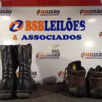 LOTE 042 - 02 PARAS DE BOTAS SENDO 01 DE MOTOCICLISTA MARCA MONDEO Nº41 E 01 ADVENTURE Nº39. (NO ESTADO) ATENÇÃO! FAZER A VISITAÇÃO ANTES DE ARREMATAR, NÃO SABEMOS SE FUNCIONA. LEILÃO NÃO TEM GARANTIA E NEM DEVOLUÇÃO, SUJEITO A POSSÍVEIS AVARIAS VISÍVEIS/OCULTAS E/OU AUSÊNCIA DE COMPONENTES.
