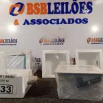LOTE 233 - 05 LUMINÁRIAS QUADRADAS DE EMBUTIR. (NO ESTADO) ATENÇÃO! FAZER A VISITAÇÃO ANTES DE ARREMATAR, NÃO SABEMOS SE FUNCIONA. LEILÃO NÃO TEM GARANTIA E NEM DEVOLUÇÃO, SUJEITO A POSSÍVEIS AVARIAS VISÍVEIS/OCULTAS E/OU AUSÊNCIA DE COMPONENTES.