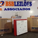LOTE 142 - 03 PLAFONS DE SOBREPOR 20X20. (NO ESTADO) ATENÇÃO! FAZER A VISITAÇÃO ANTES DE ARREMATAR, NÃO SABEMOS SE FUNCIONA. LEILÃO NÃO TEM GARANTIA E NEM DEVOLUÇÃO, SUJEITO A POSSÍVEIS AVARIAS VISÍVEIS/OCULTAS E/OU AUSÊNCIA DE COMPONENTES.