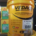 LOTE 088 - 01 BALDE DE VEDACIT, ADITIVO IMPERMEABILIZANTE PARA CONCRETO E ARGAMASSA 18L. (NO ESTADO) ATENÇÃO! FAZER A VISITAÇÃO ANTES DE ARREMATAR, NÃO SABEMOS SE FUNCIONA. LEILÃO NÃO TEM GARANTIA E NEM DEVOLUÇÃO, SUJEITO A POSSÍVEIS AVARIAS VISÍVEIS/OCULTAS E/OU AUSÊNCIA DE COMPONENTES.
