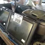 LOTE 099 - 03 MINIS CPU COM MONITOR ACOPLADO E 02 APARELHOS DE SOM. (NO ESTADO) ATENÇÃO! FAZER A VISITAÇÃO ANTES DE ARREMATAR, NÃO SABEMOS SE FUNCIONA. LEILÃO NÃO TEM GARANTIA E NEM DEVOLUÇÃO, SUJEITO A POSSÍVEIS AVARIAS VISÍVEIS/OCULTAS E/OU AUSÊNCIA DE COMPONENTES.