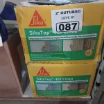 LOTE 087 - 02 CAIXAS DE SIKA TOP 107 CINZA, ARGAMASSA POLIMÉRICA DE ALTO DESEMPENHO. (NO ESTADO) ATENÇÃO! FAZER A VISITAÇÃO ANTES DE ARREMATAR, NÃO SABEMOS SE FUNCIONA. LEILÃO NÃO TEM GARANTIA E NEM DEVOLUÇÃO, SUJEITO A POSSÍVEIS AVARIAS VISÍVEIS/OCULTAS E/OU AUSÊNCIA DE COMPONENTES.