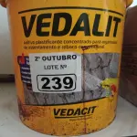 LOTE 239 - 01 BALDE DE VEDALIT, ADITIVO PLASTIFICANTE CONCENTRADO PARA ARGAMASSA DE ASSENTAMENTO E REBOCO CONVENCIONAL 18L. (NO ESTADO) ATENÇÃO! FAZER A VISITAÇÃO ANTES DE ARREMATAR, NÃO SABEMOS SE FUNCIONA. LEILÃO NÃO TEM GARANTIA E NEM DEVOLUÇÃO, SUJEITO A POSSÍVEIS AVARIAS VISÍVEIS/OCULTAS E/OU AUSÊNCIA DE COMPONENTES.