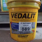 LOTE 089 - 01 BALDE DE VEDALIT, ADITIVO PLASTIFICANTE CONCENTRADO PARA ARGAMASSA DE ASSENTAMENTO E REBOCO CONVENCIONAL 18L. (NO ESTADO) ATENÇÃO! FAZER A VISITAÇÃO ANTES DE ARREMATAR, NÃO SABEMOS SE FUNCIONA. LEILÃO NÃO TEM GARANTIA E NEM DEVOLUÇÃO, SUJEITO A POSSÍVEIS AVARIAS VISÍVEIS/OCULTAS E/OU AUSÊNCIA DE COMPONENTES.