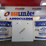 LOTE 114 - 02 PLAFONS 117 BRANCO MARCAS EDIBRAZ. (NO ESTADO) ATENÇÃO! FAZER A VISITAÇÃO ANTES DE ARREMATAR, NÃO SABEMOS SE FUNCIONA. LEILÃO NÃO TEM GARANTIA E NEM DEVOLUÇÃO, SUJEITO A POSSÍVEIS AVARIAS VISÍVEIS/OCULTAS E/OU AUSÊNCIA DE COMPONENTES.
