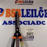 LOTE 021 - 01 TESOURA PARA JARDINAGEM COM CABO EMBORRACHADO. (NO ESTADO) ATENÇÃO! FAZER A VISITAÇÃO ANTES DE ARREMATAR, NÃO SABEMOS SE FUNCIONA. LEILÃO NÃO TEM GARANTIA E NEM DEVOLUÇÃO, SUJEITO A POSSÍVEIS AVARIAS VISÍVEIS/OCULTAS E/OU AUSÊNCIA DE COMPONENTES.