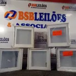 LOTE 276 - 05 LUMINÁRIAS DE EMBUTIR. (NO ESTADO) ATENÇÃO! FAZER A VISITAÇÃO ANTES DE ARREMATAR, NÃO SABEMOS SE FUNCIONA. LEILÃO NÃO TEM GARANTIA E NEM DEVOLUÇÃO, SUJEITO A POSSÍVEIS AVARIAS VISÍVEIS/OCULTAS E/OU AUSÊNCIA DE COMPONENTES.