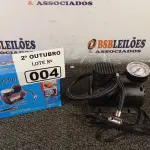 LOTE 004 - 01 MINI COMPRESSOR DE AR 12V. (NO ESTADO) ATENÇÃO! FAZER A VISITAÇÃO ANTES DE ARREMATAR, NÃO SABEMOS SE FUNCIONA. LEILÃO NÃO TEM GARANTIA E NEM DEVOLUÇÃO, SUJEITO A POSSÍVEIS AVARIAS VISÍVEIS/OCULTAS E/OU AUSÊNCIA DE COMPONENTES.