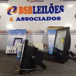 LOTE 151 - 03 REFLETORES DE LED MARCAS E MODELOS DIVERSOS. (NO ESTADO) ATENÇÃO! FAZER A VISITAÇÃO ANTES DE ARREMATAR, NÃO SABEMOS SE FUNCIONA. LEILÃO NÃO TEM GARANTIA E NEM DEVOLUÇÃO, SUJEITO A POSSÍVEIS AVARIAS VISÍVEIS/OCULTAS E/OU AUSÊNCIA DE COMPONENTES.