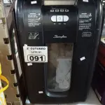LOTE 091 - 01 FRAGMENTADORA DE PAPEL 127V. (NO ESTADO) ATENÇÃO! FAZER A VISITAÇÃO ANTES DE ARREMATAR, NÃO SABEMOS SE FUNCIONA. LEILÃO NÃO TEM GARANTIA E NEM DEVOLUÇÃO, SUJEITO A POSSÍVEIS AVARIAS VISÍVEIS/OCULTAS E/OU AUSÊNCIA DE COMPONENTES.