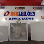 LOTE 229 - 03 LUMINÁRIAS QUADRADAS DE SOBREPOR. (NO ESTADO) ATENÇÃO! FAZER A VISITAÇÃO ANTES DE ARREMATAR, NÃO SABEMOS SE FUNCIONA. LEILÃO NÃO TEM GARANTIA E NEM DEVOLUÇÃO, SUJEITO A POSSÍVEIS AVARIAS VISÍVEIS/OCULTAS E/OU AUSÊNCIA DE COMPONENTES.
