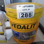 LOTE 288 - 01 BALDE DE VEDALIT, ADITIVO PLASTIFICANTE CONCENTRADO PARA ARGAMASSA DE ASSENTAMENTO E REBOCO CONVENCIONAL 18L. (NO ESTADO) ATENÇÃO! FAZER A VISITAÇÃO ANTES DE ARREMATAR, NÃO SABEMOS SE FUNCIONA. LEILÃO NÃO TEM GARANTIA E NEM DEVOLUÇÃO, SUJEITO A POSSÍVEIS AVARIAS VISÍVEIS/OCULTAS E/OU AUSÊNCIA DE COMPONENTES.