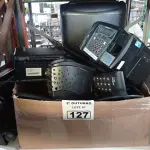 LOTE 127 - 01 FRAGMENTADORA DE PAPEL, 01 RELÓGIO DE PONTO, 02 ESTABILIZADORES VÁRIOS TECLADOS PARA PC E APARELHOS DE TELEFONE MARCAS E MODELOS DIVERSOS. (NO ESTADO) ATENÇÃO! FAZER A VISITAÇÃO ANTES DE ARREMATAR, NÃO SABEMOS SE FUNCIONA. LEILÃO NÃO TEM GARANTIA E NEM DEVOLUÇÃO, SUJEITO A POSSÍVEIS AVARIAS VISÍVEIS/OCULTAS E/OU AUSÊNCIA DE COMPONENTES.
