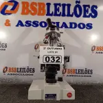 LOTE 032 - 01 MICROSCÓPIO. (NO ESTADO) ATENÇÃO! FAZER A VISITAÇÃO ANTES DE ARREMATAR, NÃO SABEMOS SE FUNCIONA. LEILÃO NÃO TEM GARANTIA E NEM DEVOLUÇÃO, SUJEITO A POSSÍVEIS AVARIAS VISÍVEIS/OCULTAS E/OU AUSÊNCIA DE COMPONENTES.