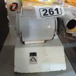 LOTE 261 - 01 MOEDOR DE CARNE INCOMPLETO. (NO ESTADO) ATENÇÃO! FAZER A VISITAÇÃO ANTES DE ARREMATAR, NÃO SABEMOS SE FUNCIONA. LEILÃO NÃO TEM GARANTIA E NEM DEVOLUÇÃO, SUJEITO A POSSÍVEIS AVARIAS VISÍVEIS/OCULTAS E/OU AUSÊNCIA DE COMPONENTES.