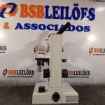 LOTE 032 - 01 MICROSCÓPIO. (NO ESTADO) ATENÇÃO! FAZER A VISITAÇÃO ANTES DE ARREMATAR, NÃO SABEMOS SE FUNCIONA. LEILÃO NÃO TEM GARANTIA E NEM DEVOLUÇÃO, SUJEITO A POSSÍVEIS AVARIAS VISÍVEIS/OCULTAS E/OU AUSÊNCIA DE COMPONENTES.