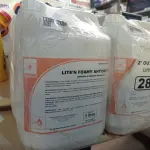 LOTE 285 - 20 LITROS DE SABONETE DE ESPUMA ANTISSÉPTICO. (NO ESTADO) ATENÇÃO! FAZER A VISITAÇÃO ANTES DE ARREMATAR, NÃO SABEMOS SE FUNCIONA. LEILÃO NÃO TEM GARANTIA E NEM DEVOLUÇÃO, SUJEITO A POSSÍVEIS AVARIAS VISÍVEIS/OCULTAS E/OU AUSÊNCIA DE COMPONENTES.