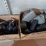LOTE 068 - 01 LOTE COM VÁRIOS FONES DE OUVIDO, MOUSES E CAIXINHAS DE SOM PARA PC MARCAS E MODELOS DIVERSOS. (NO ESTADO) ATENÇÃO! FAZER A VISITAÇÃO ANTES DE ARREMATAR, NÃO SABEMOS SE FUNCIONA. LEILÃO NÃO TEM GARANTIA E NEM DEVOLUÇÃO, SUJEITO A POSSÍVEIS AVARIAS VISÍVEIS/OCULTAS E/OU AUSÊNCIA DE COMPONENTES.