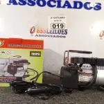 LOTE 019 - 01 MINI COMPRESSOR DE AR 12V 150 PSI. (NO ESTADO) ATENÇÃO! FAZER A VISITAÇÃO ANTES DE ARREMATAR, NÃO SABEMOS SE FUNCIONA. LEILÃO NÃO TEM GARANTIA E NEM DEVOLUÇÃO, SUJEITO A POSSÍVEIS AVARIAS VISÍVEIS/OCULTAS E/OU AUSÊNCIA DE COMPONENTES.