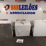 LOTE 056 - 03 LUMINÁRIAS DE EMBUTIR. (NO ESTADO) ATENÇÃO! FAZER A VISITAÇÃO ANTES DE ARREMATAR, NÃO SABEMOS SE FUNCIONA. LEILÃO NÃO TEM GARANTIA E NEM DEVOLUÇÃO, SUJEITO A POSSÍVEIS AVARIAS VISÍVEIS/OCULTAS E/OU AUSÊNCIA DE COMPONENTES.
