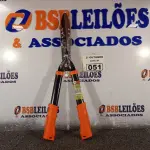 LOTE 051 - 01 TESOURA PARA JARDINAGEM COM CABO EMBORRACHADO. (NO ESTADO) ATENÇÃO! FAZER A VISITAÇÃO ANTES DE ARREMATAR, NÃO SABEMOS SE FUNCIONA. LEILÃO NÃO TEM GARANTIA E NEM DEVOLUÇÃO, SUJEITO A POSSÍVEIS AVARIAS VISÍVEIS/OCULTAS E/OU AUSÊNCIA DE COMPONENTES.