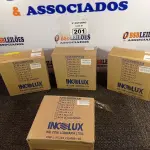 LOTE 201 - 04 PLAFONS DE SOBREPOR 20X20 INCOLUSTRE. (NO ESTADO) ATENÇÃO! FAZER A VISITAÇÃO ANTES DE ARREMATAR, NÃO SABEMOS SE FUNCIONA. LEILÃO NÃO TEM GARANTIA E NEM DEVOLUÇÃO, SUJEITO A POSSÍVEIS AVARIAS VISÍVEIS/OCULTAS E/OU AUSÊNCIA DE COMPONENTES.