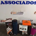 LOTE 423 - 01 KIT COPO + GARRAFA TÉRMICOS. (NO ESTADO) ATENÇÃO! FAZER A VISITAÇÃO ANTES DE ARREMATAR, NÃO SABEMOS SE FUNCIONA. LEILÃO NÃO TEM GARANTIA E NEM DEVOLUÇÃO, SUJEITO A POSSÍVEIS AVARIAS VISÍVEIS/OCULTAS E/OU AUSÊNCIA DE COMPONENTES.